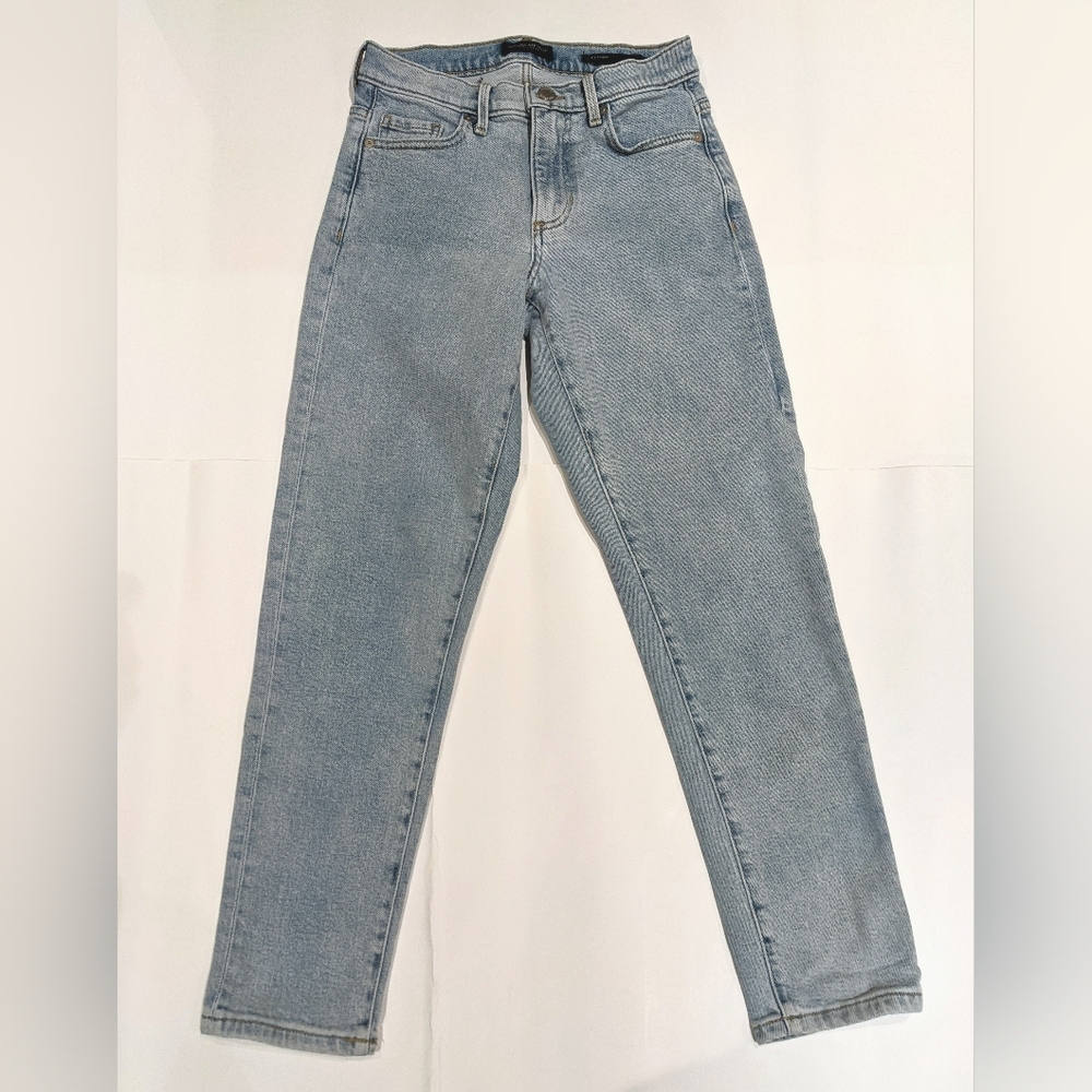 Like New Banana Republic Light Wash Stretch Mid Rise Straight Leg Jeans. Size 24